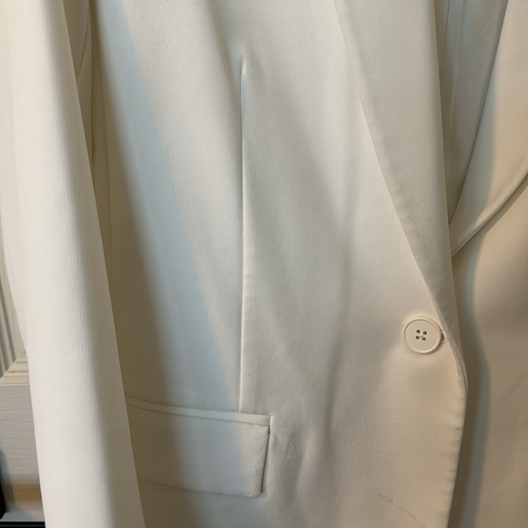 Oversized White Blazer - Picture 5 of 7